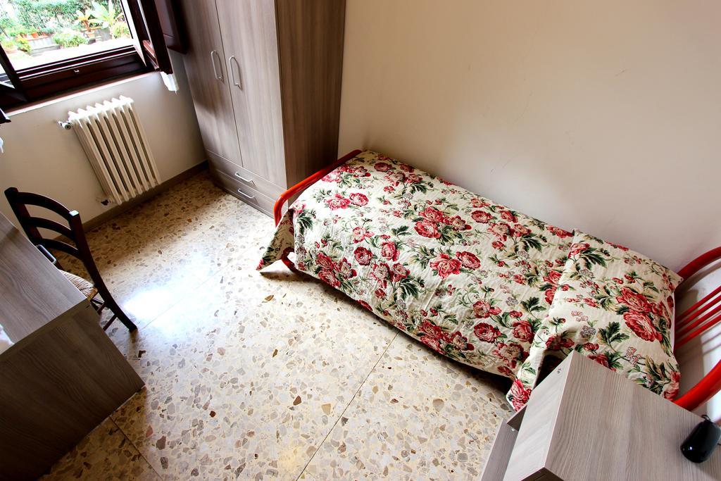 Casa Per Ferie Regina Santo Rosario Panzió Firenze Szoba fotó
